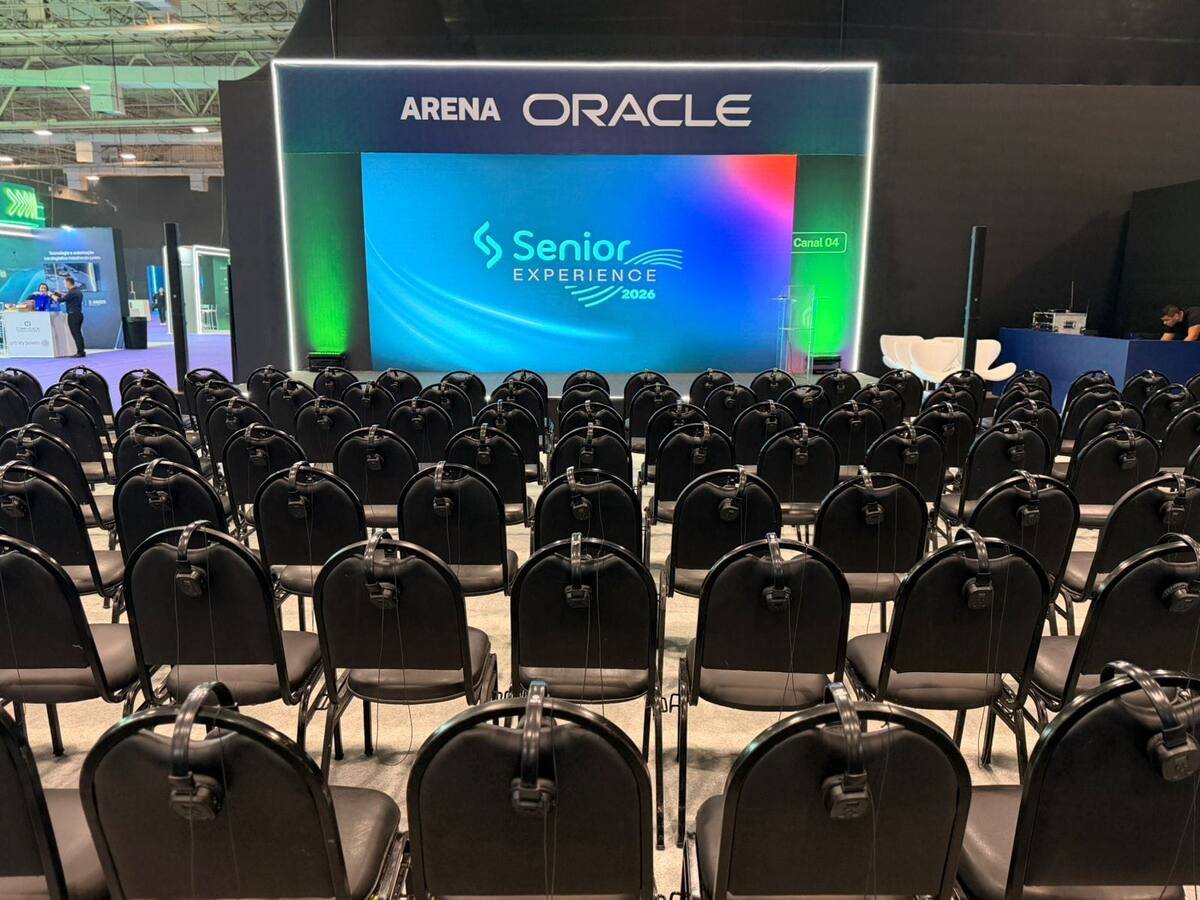 Arena Oracle no Senior Experience 2026 com painel de LED no palco