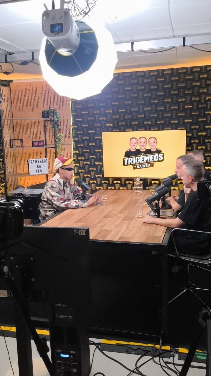 Gravação do podcast Trigêmeos na Web no estúdio Lindberg